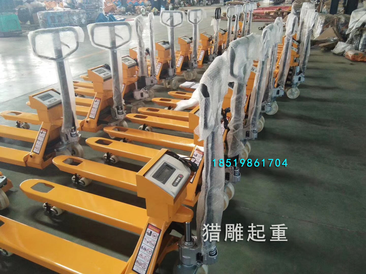客戶(hù)新訂購(gòu)一批稱(chēng)重手動(dòng)液壓搬運(yùn)車(chē)